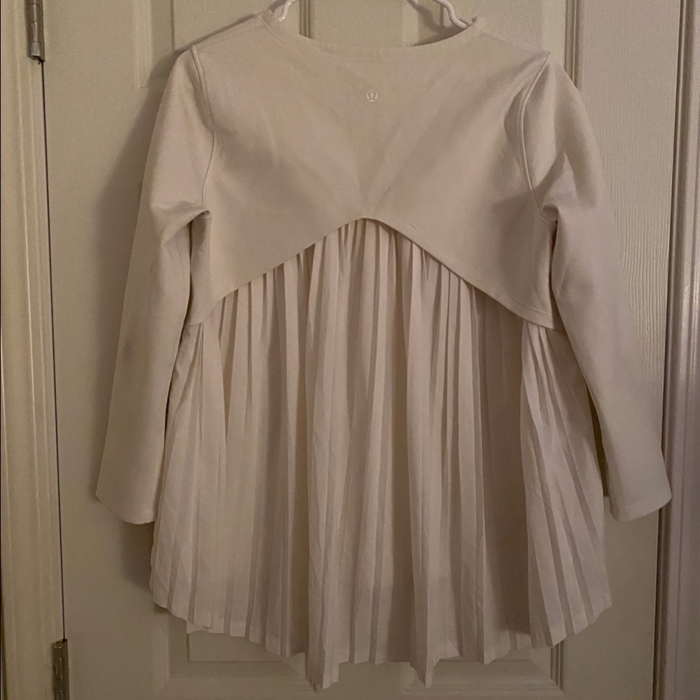 White day to night lululemon top
